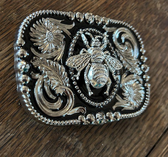 Silver Western Bee Belt Buckle: Handmade Enamel Insect  display picture 1