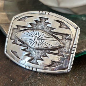 Boucle de ceinture gravée en métal argenté - Style occidental Navajo, trophée de rodéo