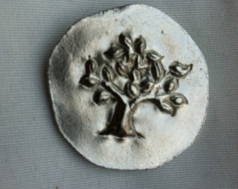 APPLE BAUM Primitiver Knopf B2
