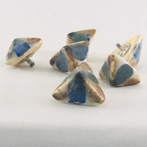 KERAMIK PYRAMIDE KNÖPFE D7