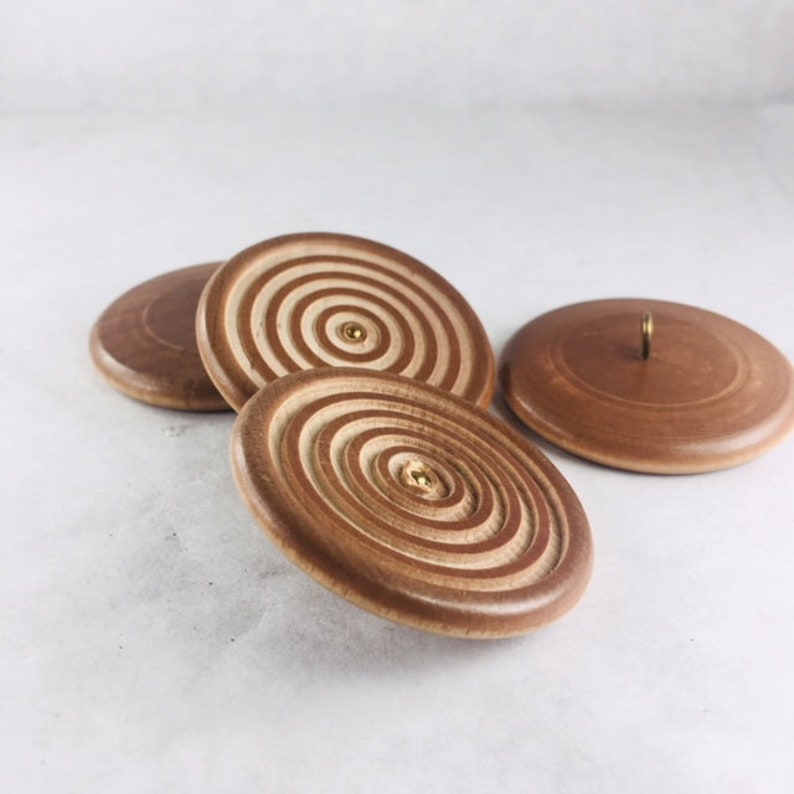ENCIRCLE WOODEN DISC button D1