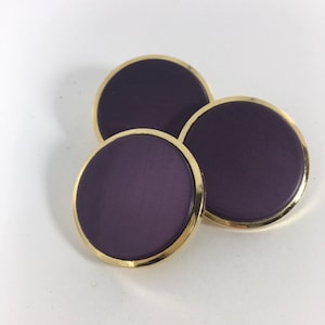 Botones mate morados con borde dorado C5