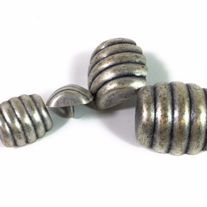 RIBBED BARREL BUTTONS   B11