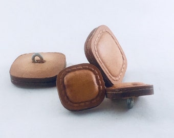 BOTONES CUADRADOS DE CUERO E2