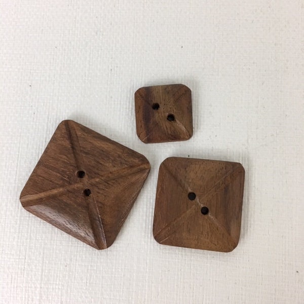 WOOD SQUARE BUTTONS    D1-D2