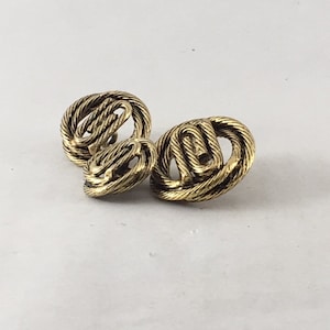 GOLDEN LARIAT BUTTON    A14