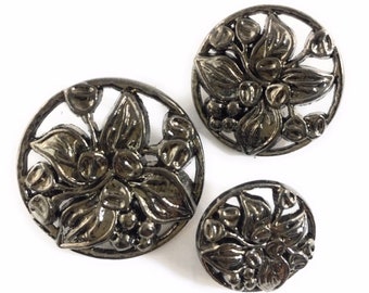 ENCIRCLED GUNMETAL FLOWER Botón B10