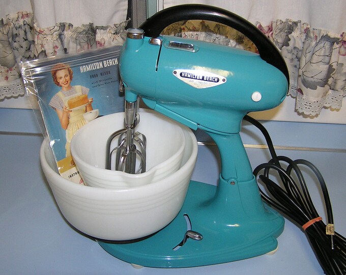 1952 Hamilton Beach Model G Stand Mixer With Original Bowls Juicer and