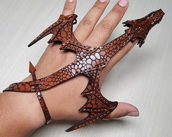 Brazalete de dragón de mano de cuero