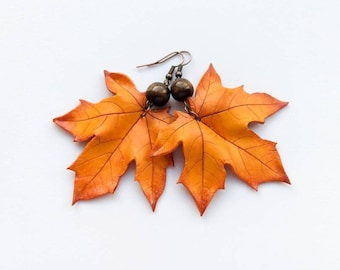 Orecchini a forma di foglia autunnale arancione scuro / Foglie d'acero autunnali marroni