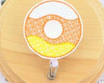 Porta credenciales retráctil con forma de donut de caramelo de maíz para servicio de alimentos, carrete para credenciales de Halloween para maestros, accesorios espeluznantes para enfermeras para el trabajo, equipo de enfermera registrada