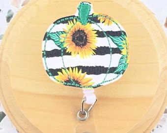 Clip para credencial de calabaza en blanco y negro para oficina, carrete para credencial de girasol amarillo para otoño, regalos para enfermeras, portacredenciales retráctil para Acción de Gracias