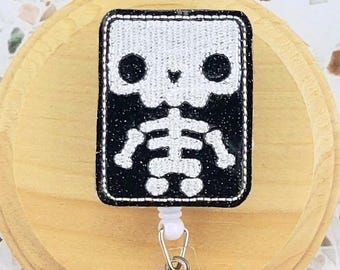 Porta credenciales con forma de esqueleto para técnicos de rayos X, accesorios espeluznantes para enfermeras, artículos esenciales de Halloween para enfermeras, bonito porta credenciales de Halloween para radiología