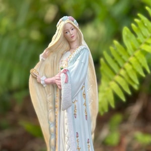 Gorgeous Blonde Headed Vintage Lenox Rapunzel / Lenox The Legendary Princess Figurine in Fine Porcelain / 8.5&quot; Tall