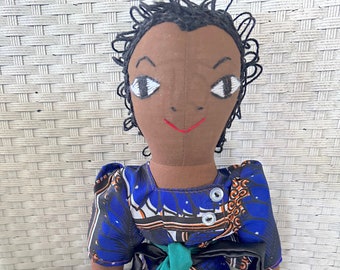 Muñeca africana suave vintage con bebé en la espalda / muñeca de tela con cara bordada