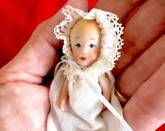 Vintage Miniatur-Porzellan-Baby-Puppe, gegliedert
