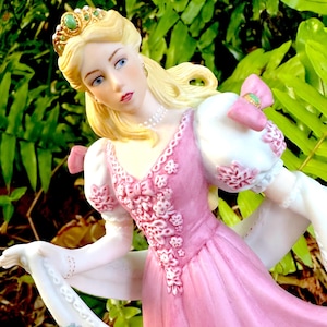 Beautiful Vintage Lenox Cinderella Barefoot and Running Away / Lenox The Legendary Princess Figurine in Fine Porcelain 1988 / 8.5&quot; Tall