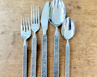 Oneida Northland Stainless Flatware - Secret Fling Pattern - Set