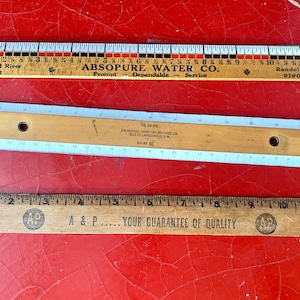Lot von drei Vintage-Werbelinealen / Vintage-Holzlinealen Lot von 3