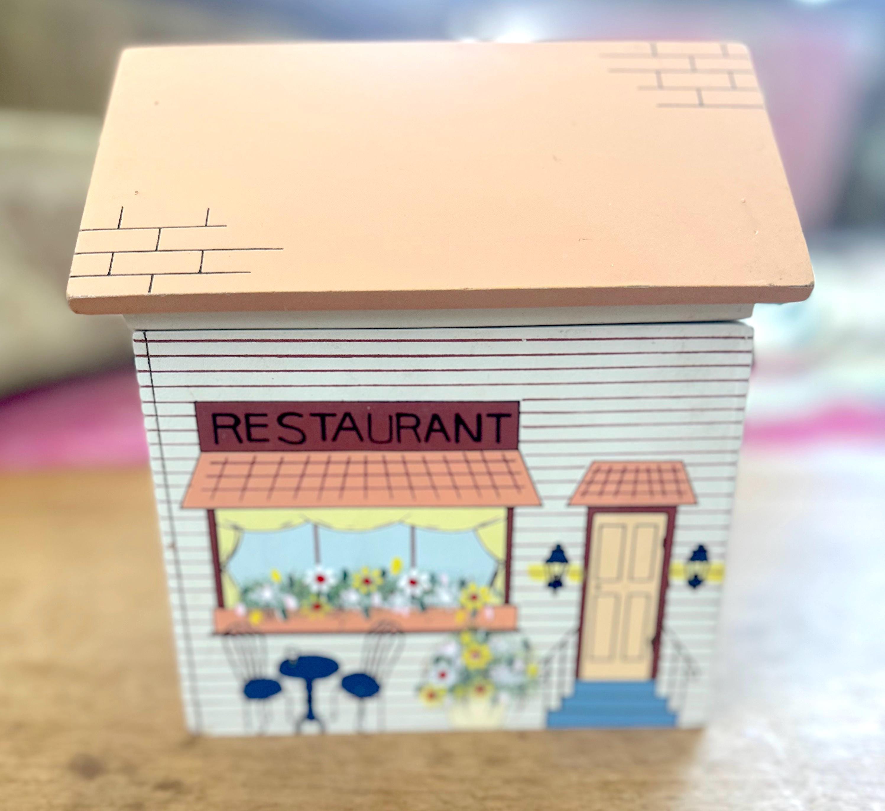 Darling Retro Recipe Box Shaped Like a House / Restaurant Recipe