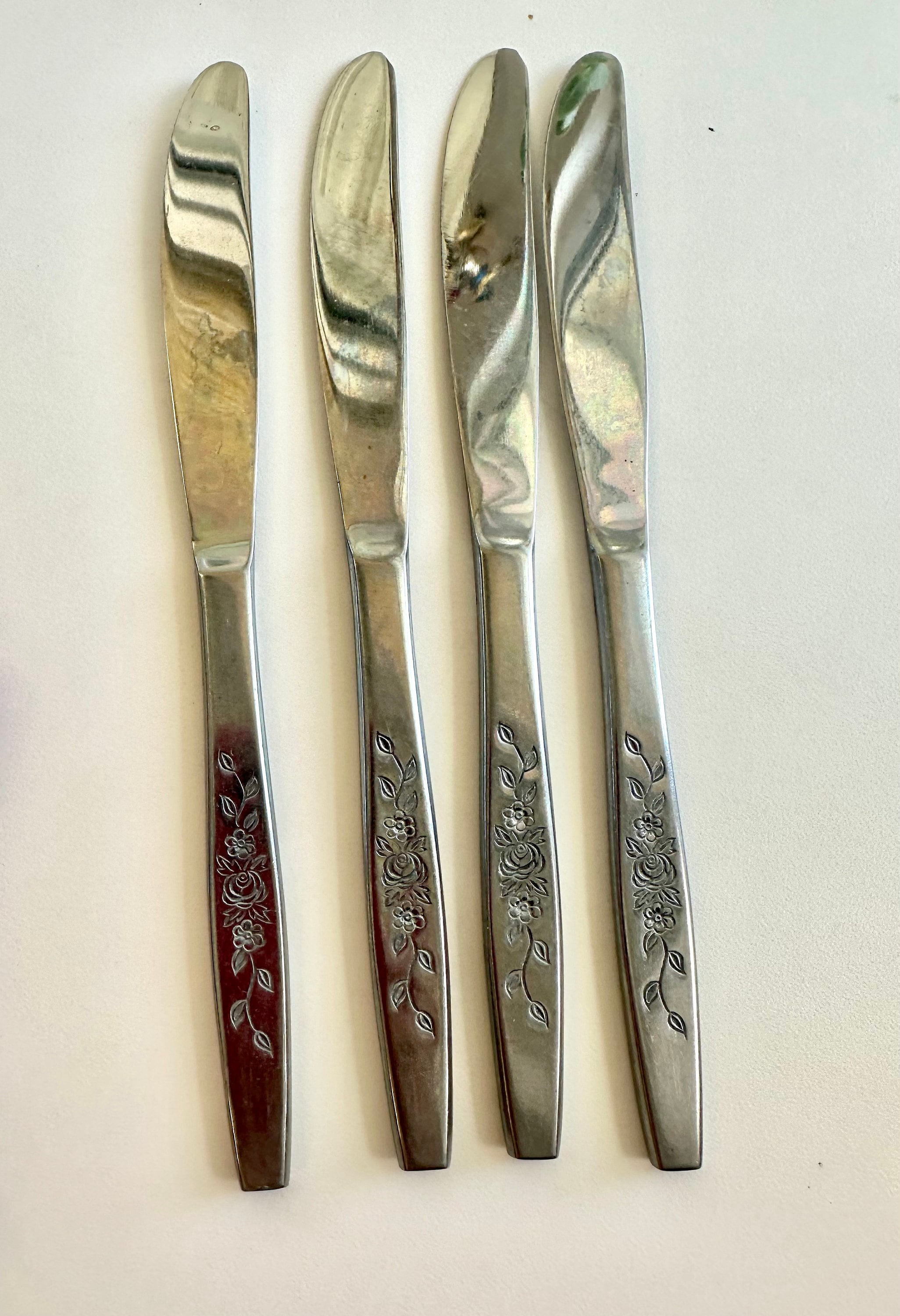 Vintage Floral Stainless Silverware for Four / Five-piece