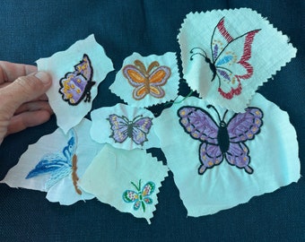 Boîte d'extraits de broderie vintage avec sept papillons / Lot de papillons brodés vintage