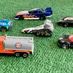 Vintage 1990s Hot Wheels Lot / Six Vintage Hot Wheels Diecast Toy Cars: Assorted Lot