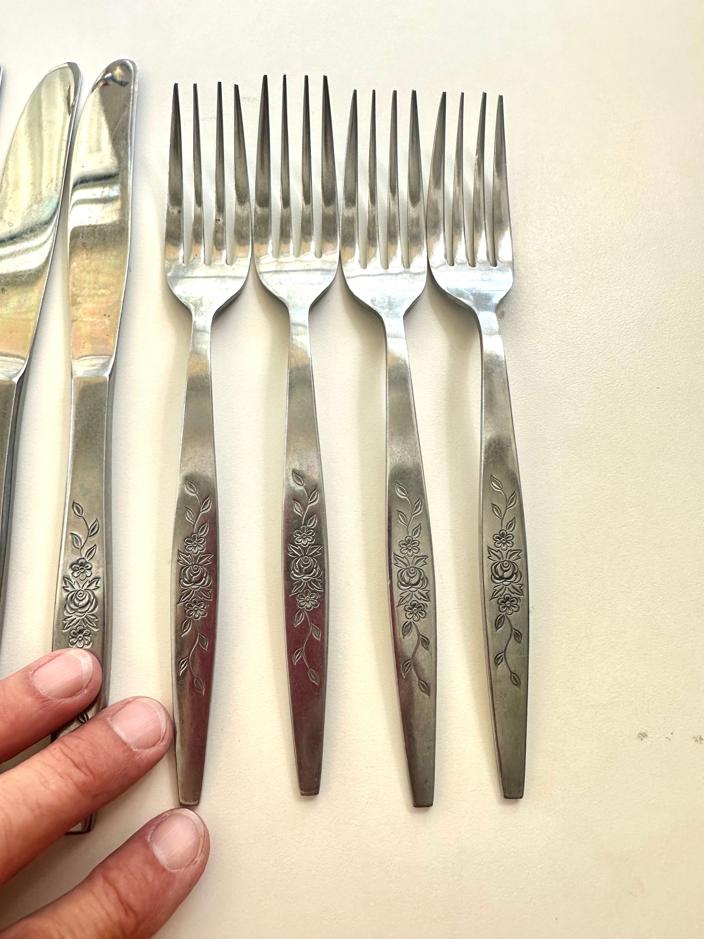 Vintage Floral Stainless Silverware for Four / Five-piece