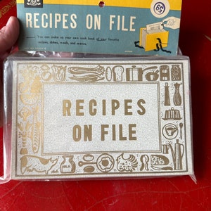 Pequeño archivo de recetas de acordeón vintage en blanco y dorado para recortes de recetas y tarjetas de recetas