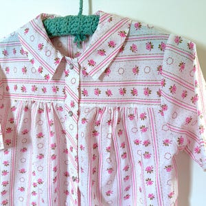 Grandma&#39;s Floral Snao-Up-the-Front Summer Housecoat with Huge Pocket, Still New, in White and Pink, Size Small-Medium