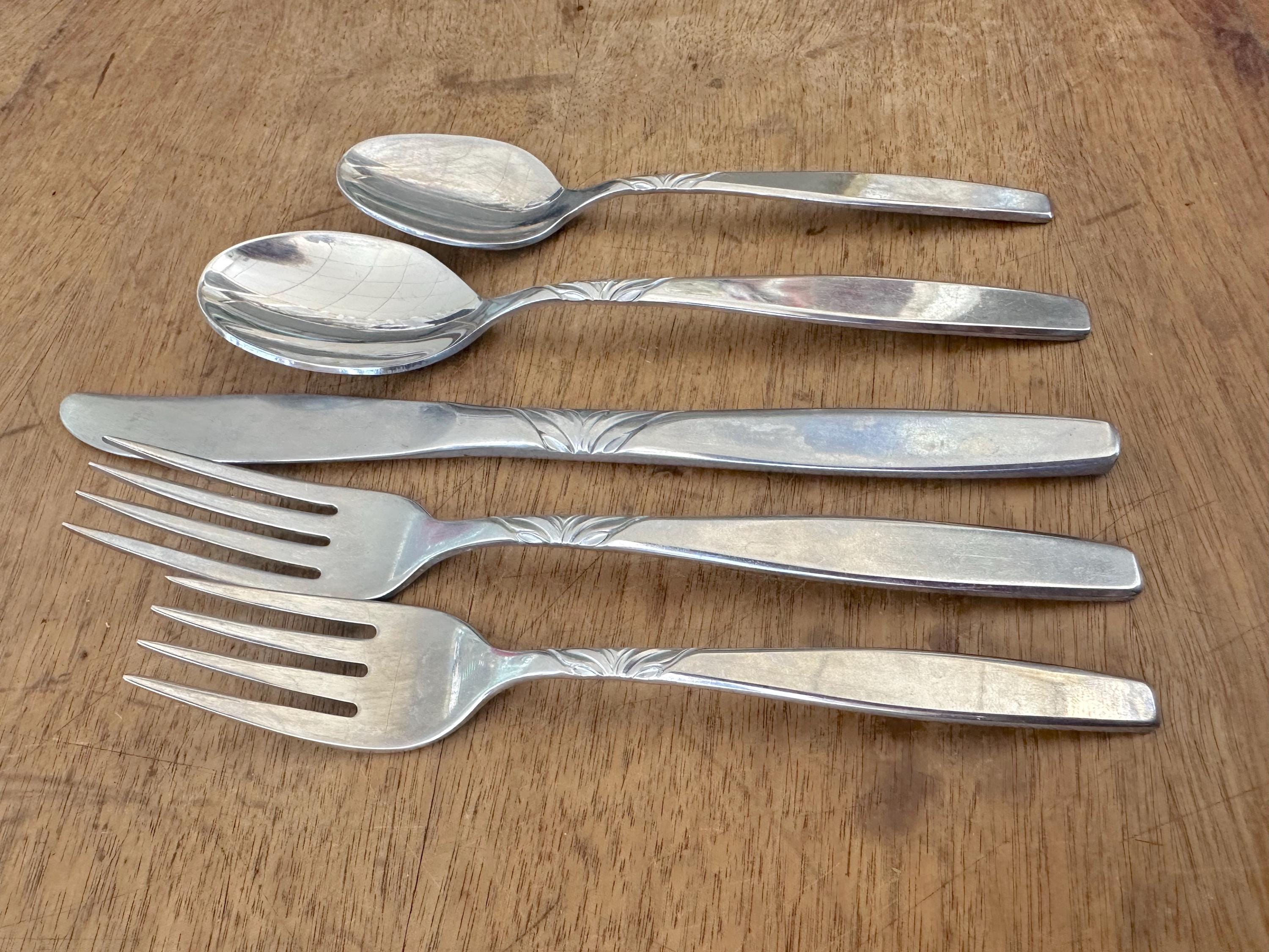 Vintage International Silver Swirl Stainless Silverware