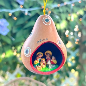Vintage Mexican Miniature Nativity in a Gourd for Hanging Ornament / Unique Mini Nativity