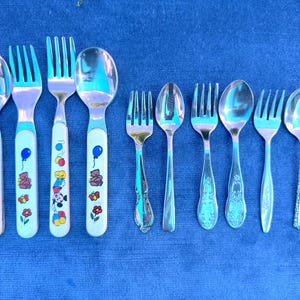 Six Toddler and Preschooler Silverware Sets Assorted Mismatched / Little Kids&#39; Flatware with Stainless Utensil Tops, 12 Pieces