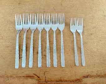 Garfos de jantar Oxford Hall Stainless Japan Moonscape vendidos individualmente e garfos de salada em pares.