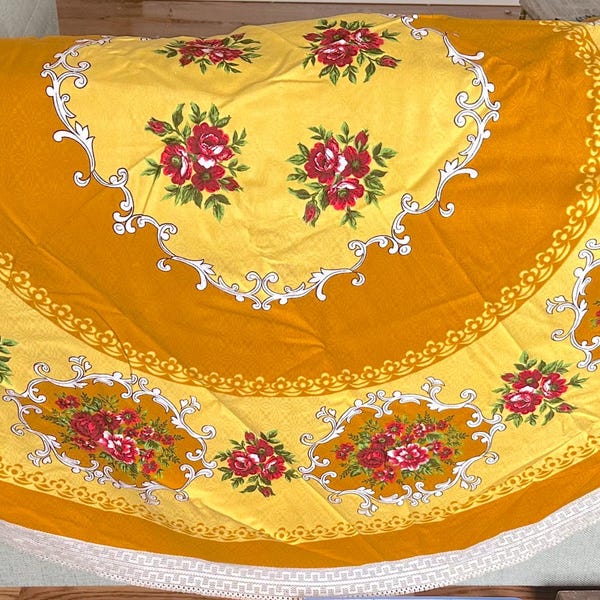 Mantel redondo vintage amarillo con rosas rojas y ribete de encaje / 64" de diámetro