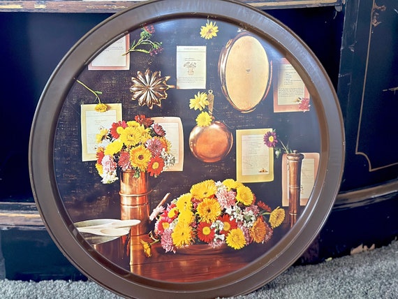 Kitschy 70s Kitchen Tray Featuring Daisies / Brown Metal Tray / 1970s Kitchen Decor