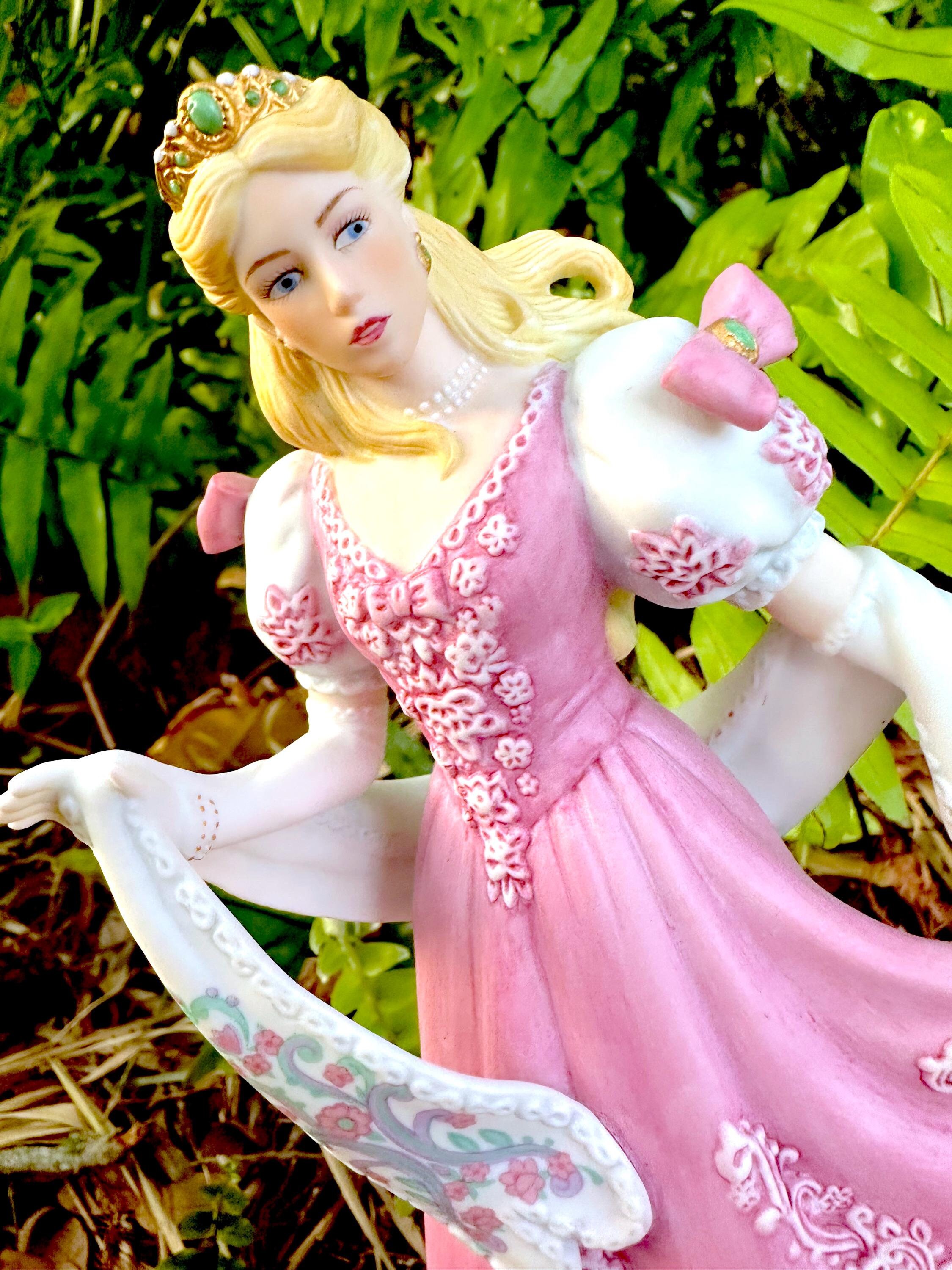 レノックス 眠れる森の美女人形 The Legedary princesses Amazon.co.jp: ディズニー マレフィセントとオーロラ姫、眠れる