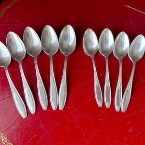 Oneida Rockford Silver Plate Clayborne Pattern / 6 Teaspoons and 5 Demitasse Spoons
