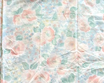 Soft Vintage Full Flat Percale Sheet in Pale Pastel Florals with Ruffled Edge / Vintage Ruffled Percale Double Sheet