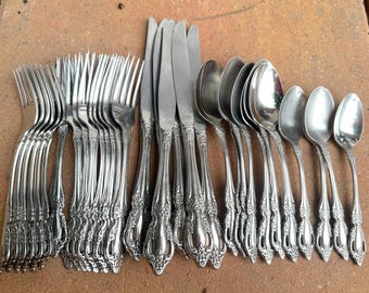 Oneida Raphael Distinction Deluxe Replacements By the Piece: Salad or Dinner Forks, Flat Butter Knives, Oval Soup, Iced Tea, Tea, Cocktail