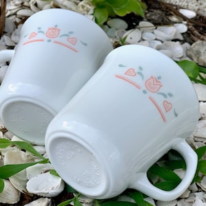 Vintage Corning Becher / Knospen und Herzen / süßes Becher-Paar für Mama