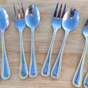 Edelstahl Besteck für kleine Hände / 4 Paar / 8 Stück / Vintage Gold-Akzent Silberbesteck Salatgabeln und Teelöffel