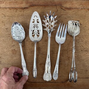 Set di cinque utensili da portata vintage in argento placcato, modelli assortiti #3