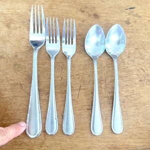 Hela hemmet Katella rostfritt silverbestick extra delar lot om 5: middagsgaffel, två salladsgafflar, två teskedar