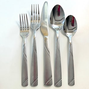 Cambridge Silver &quot;Tabitha Sand&quot; Five-Piece Place Setting for Four People