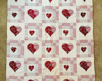 1980er Jahre Wandquilt mit Herz Applikation / 80s Shabby Chic