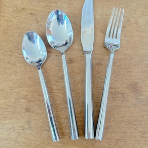 Kelenfer (?) Zilverwerk met zeshoekige handgrepen