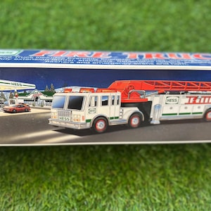 Vintage 2000 Hess Feuerwehrauto im Originalkarton Unbenutzt