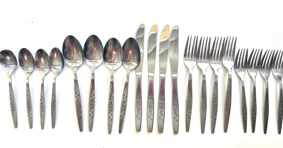 42 PIECE SET OF M FINE CHINA JAPAN - PATTERN ROSEMARY 5555