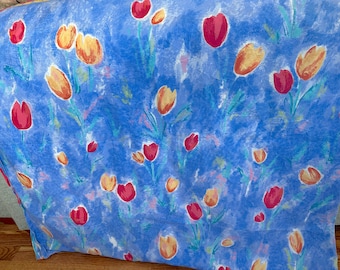 Splendido lenzuolo matrimoniale vintage con tulipani in una bellissima tonalità di blu